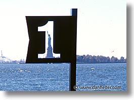 images/UnitedStates/NewYork/Liberty/flag-1-statue.jpg