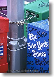 images/UnitedStates/NewYork/TimesSquare/news-box-chains.jpg