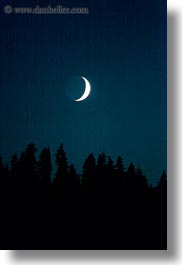 images/UnitedStates/Oregon/CraterLake/Night/crescent-moon-n-trees.jpg