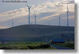 images/UnitedStates/Oregon/Scenics/Landscapes/barn-n-windmills.jpg