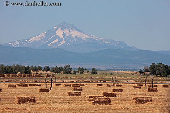 mt_jefferson-n-hay-bales-2.jpg