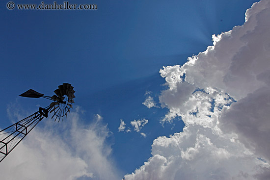 windmill-n-cloud-upview.jpg