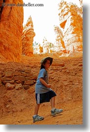 images/UnitedStates/Utah/BryceCanyon/People/jack-hiking-canyon-02.jpg