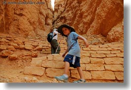 images/UnitedStates/Utah/BryceCanyon/People/jack-hiking-canyon-03.jpg