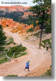images/UnitedStates/Utah/BryceCanyon/People/jack-in-canyon-01.jpg