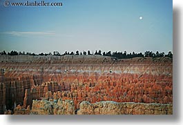 images/UnitedStates/Utah/BryceCanyon/Scenics/bryce-moonrise-01.jpg