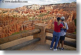 images/UnitedStates/Utah/BryceCanyon/Scenics/couple-looking-at-scenery.jpg