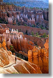 images/UnitedStates/Utah/BryceCanyon/Scenics/people-hiking-canyon-02.jpg