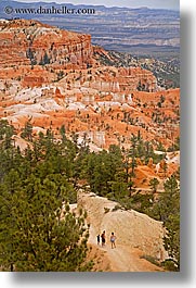 images/UnitedStates/Utah/BryceCanyon/Scenics/people-hiking-canyon-05.jpg