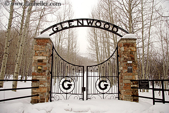 glenwood-cemetery-gate-3.jpg