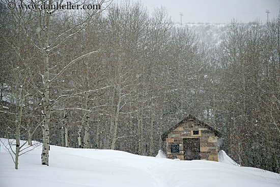 graveyard-hut-1.jpg