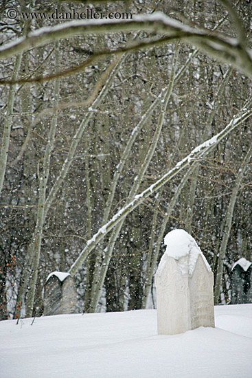 robert-hawkinny-grave.jpg