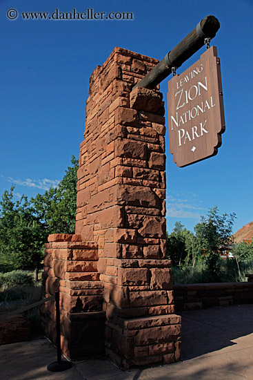 zion-entrance-sign-04.jpg