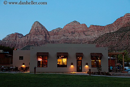 restaurant-n-mtns-1.jpg