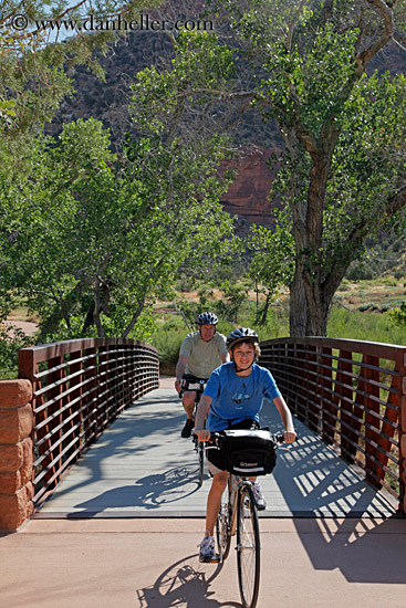 kids-on-bikes-02.jpg