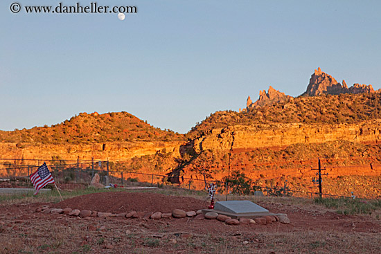 grave-american-flag-moon-n-mtns.jpg