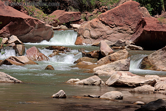 flowing-river-n-rocks-02.jpg