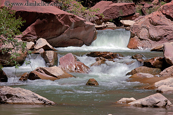 flowing-river-n-rocks-03.jpg