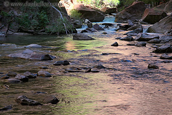 flowing-river-n-rocks-04.jpg