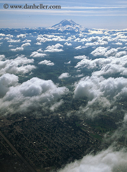 mt_rainier_n-clouds.jpg