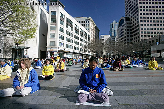 falun-day-crowd-sitting-cityscape-6.jpg