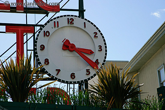 clock-01.jpg