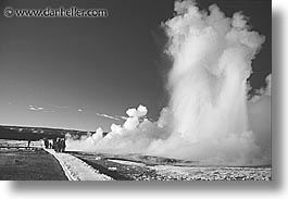 images/UnitedStates/Wyoming/Yellowstone/Steamy/geysers-02.jpg