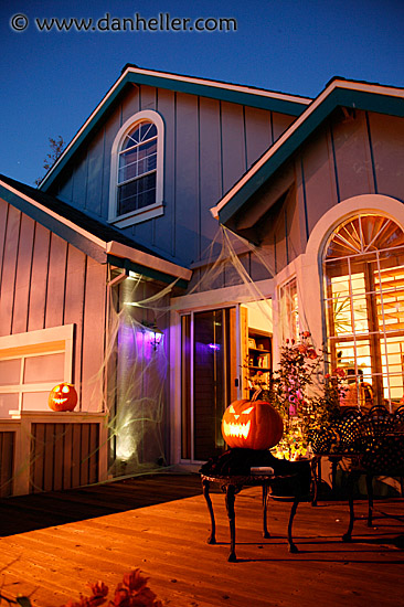 halloween-house-2.jpg