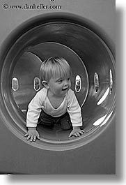 images/personal/Jack/Aug-Oct-2005/jack-in-play-tunnel.jpg