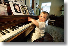 images/personal/Jack/IndyJune2005/Piano/jack-playing-piano-4.jpg
