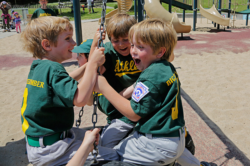 boys-on-tire-swing-02.jpg