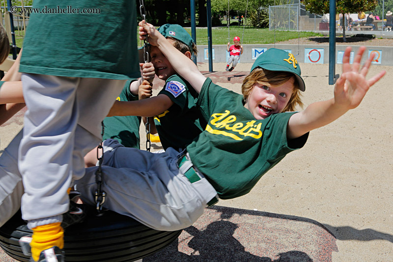 boys-on-tire-swing-05.jpg