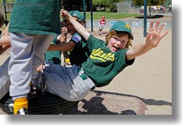 images/personal/Jack/LittleLeague2012/boys-on-tire-swing-05.jpg