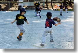 images/personal/Jack/LittleLeague2012/play-at-the-base02.jpg