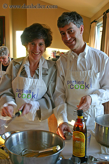 laura-n-gary-cooking-01.jpg