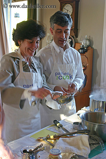 laura-n-gary-cooking-02.jpg